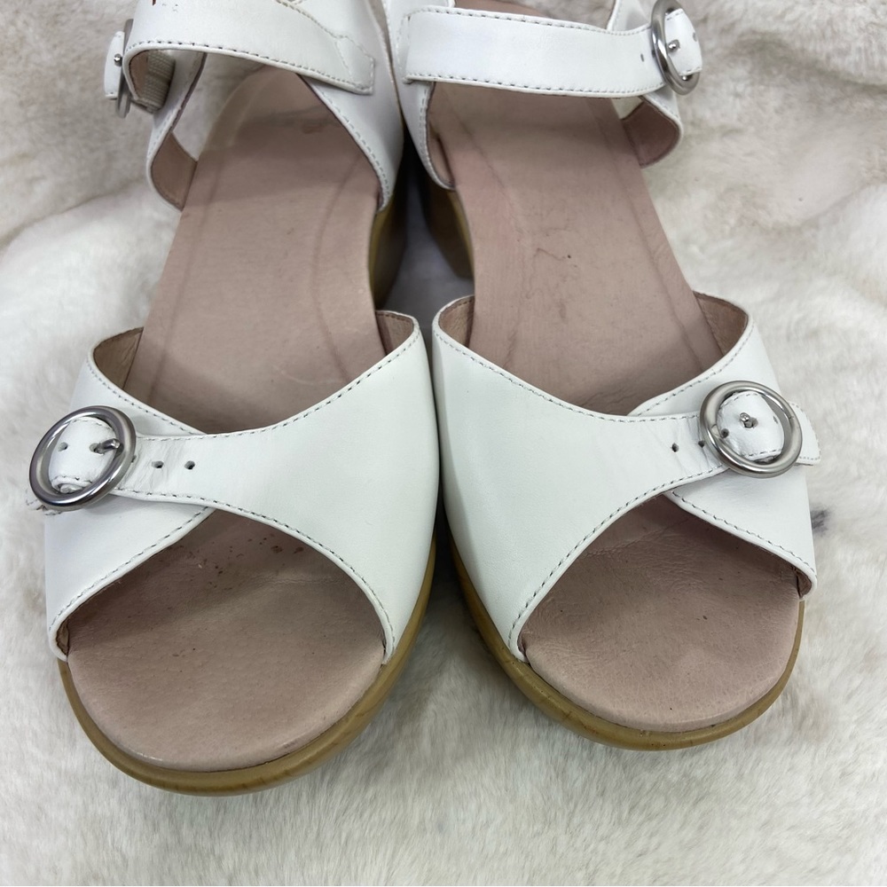 Dansko White June Leather Sandal size 39/8.5/9. - Picture 8 of 15